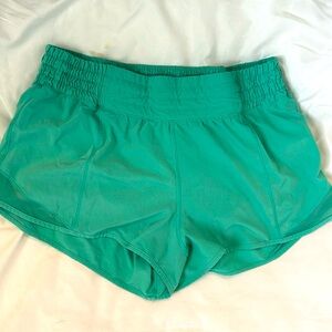 Lululemon 4" Hotty Hot High-Rise Lined Short (size 6)